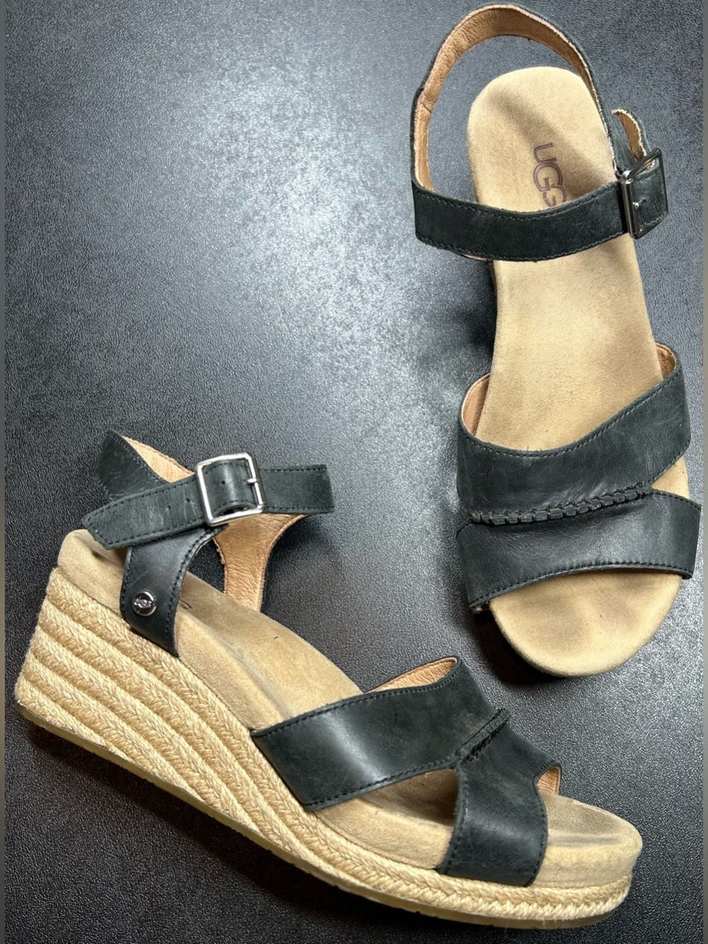 Ugg Women’s Size 7 Wedged Leather Berryessa Sandal